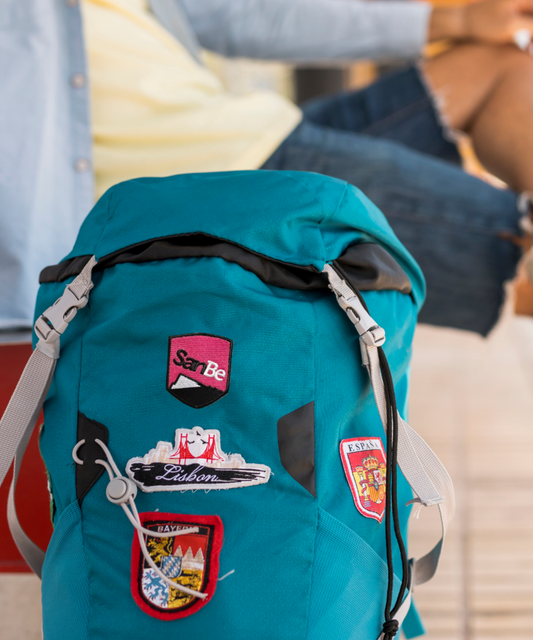 Patch in tessuto Moesa Boutique, applicabile su zaini, magliette e valigie, con design ispirato alla regione San Bernardino